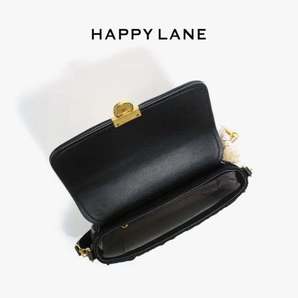 Black Ruched Textured Flap Crossbody Bag Gold Turn Lock Stone Bead Strap NIP - Picture 6 of 7